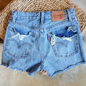 SOLD Levi's wedgie Jean Shorts - Size 24